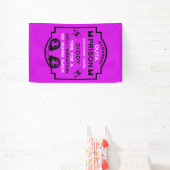 刑務所から帰宅する 横断幕 (インサイチュ)