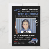 刑務所をテーマにした脱出ルーム、誕生日パーティー 招待状 (正面)