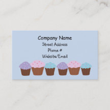 列に並んだカップケーキ