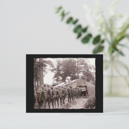 列中の軍人が郵便に出る ポストカード (スタンド正面)