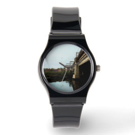 列車の橋の反射 腕時計