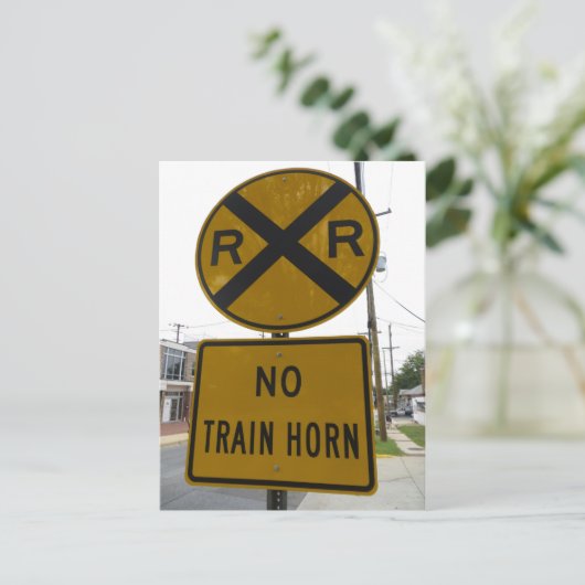 列車の警笛禁止の標識 ポストカード (スタンド正面)