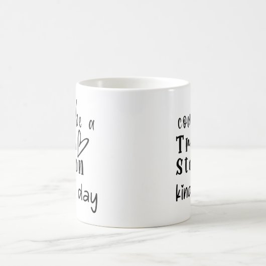 列車の駅の近い日かもしれない コーヒーマグカップ (中央)