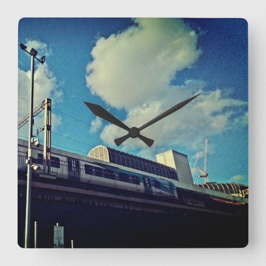 列車を見上げて スクエア壁時計 (正面)