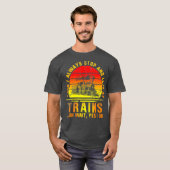 列車ストップの機関手の鉄道を見て Tシャツ (正面フル)