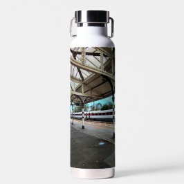 列車赤と白、ダーラム駅 ウォーターボトル