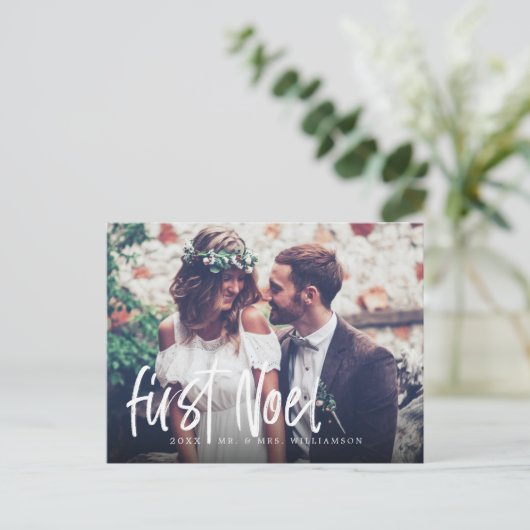 初のノエル・ニューリウェッズ氏&ミセス・ファースト・クリスマス・フォト シーズンポストカード (スタンド正面)