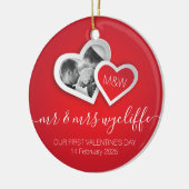 初のバレンタインデーをミスター&ミセスとハート写真 セラミックオーナメント (左)