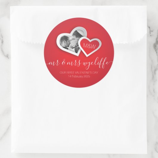 初のバレンタインデーをミスター&ミセスとハート写真 ラウンドシール (バッグ)