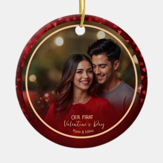 初のバレンタイン写真赤いハートカップル セラミックオーナメント (正面)