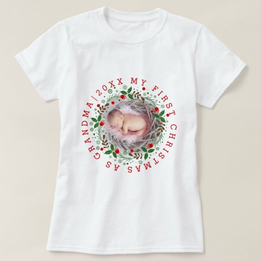 初めてのクリスマスおばあちゃんリース赤 Tシャツ (デザイン正面)