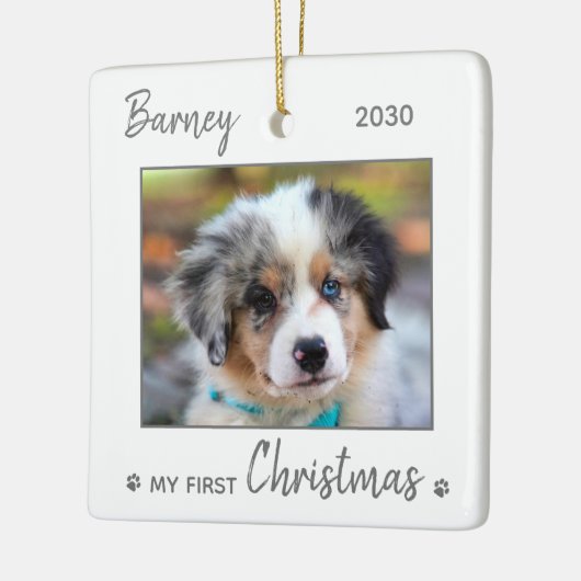 初めてのクリスマスかわいい子犬 – Gray Dog Pet Photo セラミックオーナメント (左)