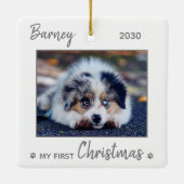初めてのクリスマスかわいい子犬 – Gray Dog Pet Photo セラミックオーナメント (裏面)