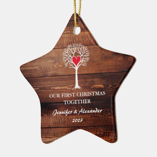 初めてのクリスマスが一緒に木の素朴な木を愛する セラミックオーナメント (左)
