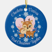 初めてのクリスマスが一緒に母の娘トナカイ セラミックオーナメント (正面)