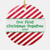 初めてのクリスマスが一緒に赤い白の写真カップル セラミックオーナメント (裏面)