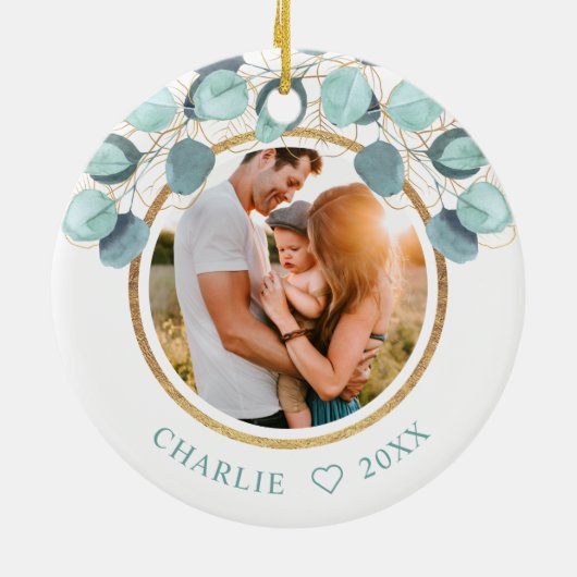 初めてのクリスマスとしてママ&パパユーカリ金ゴールド写真 セラミックオーナメント (裏面)