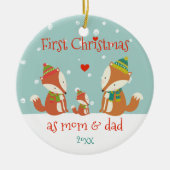初めてのクリスマスとしてママ&パパ – かわいいウッドランドキツネ セラミックオーナメント (正面)