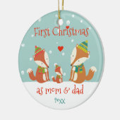 初めてのクリスマスとしてママ&パパ – かわいいウッドランドキツネ セラミックオーナメント (左)