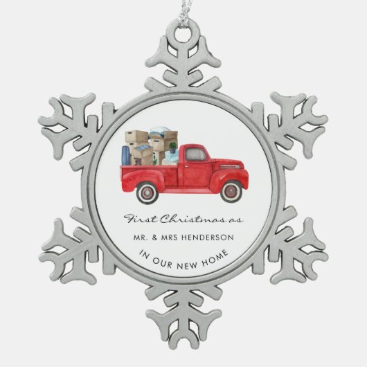 初めてのクリスマスとしてミセス・レッド・トラック・ホリデー・ホーム スノーフレークピューターオーナメント (正面)