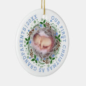 初めてのクリスマスとして祖父母リース青い写真 セラミックオーナメント (右)