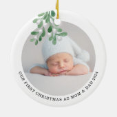 初めてのクリスマスとしてMomとパパの写真水色 セラミックオーナメント (裏面)