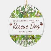 初めてのクリスマスと私たちの救助犬パーソナライズされた セラミックオーナメント (左)