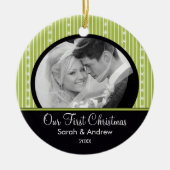 初めてのクリスマスのオーナメントの緑及び黒いストライプ セラミックオーナメント (正面)