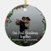 初めてのクリスマスのカップル写真 セラミックオーナメント (正面)