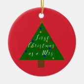 初めてのクリスマスのミセス・パーソナライズされたオーナメント セラミックオーナメント (正面)