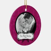 初めてのクリスマスの写真のオーナメントのピンクのダマスク織 セラミックオーナメント (右)