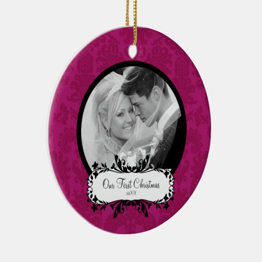初めてのクリスマスの写真のオーナメントのピンクのダマスク織 セラミックオーナメント (右)