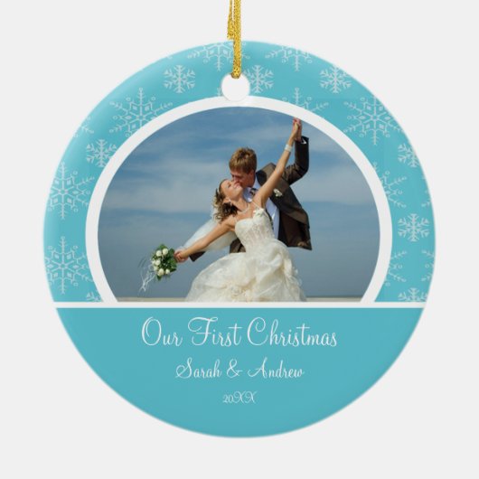 初めてのクリスマスの写真のオーナメントの青の雪片 セラミックオーナメント (裏面)