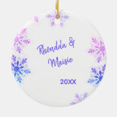 初めてのクリスマスの写真の明るい雪の結晶 セラミックオーナメント (裏面)