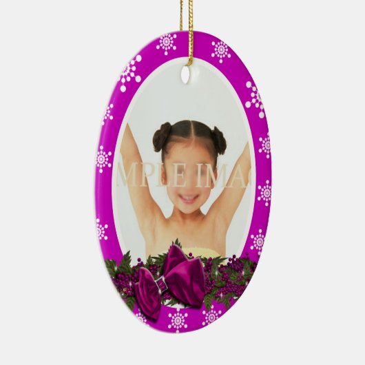初めてのクリスマスの写真はピンクを個人化します セラミックオーナメント (右)