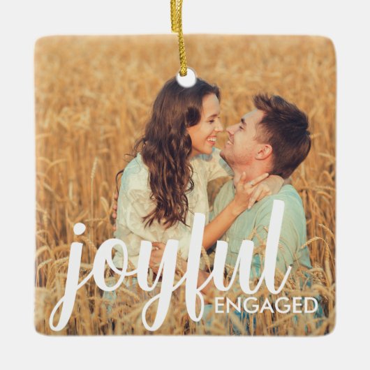 初めてのクリスマスの喜び婚約した贈り物 セラミックオーナメント (正面)