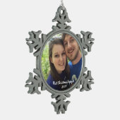 初めてのクリスマスの婚約したな写真のオーナメント スノーフレークピューターオーナメント (左)