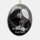 初めてのクリスマスの婚約したな|レズビアンのカップル セラミックオーナメント (右)