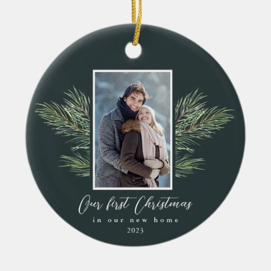 初めてのクリスマスの新しいホームパインブランチフォト セラミックオーナメント (正面)