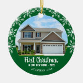 初めてのクリスマスの新しいホームフォトグリーン セラミックオーナメント (正面)