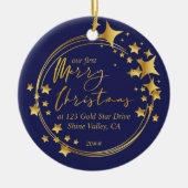 初めてのクリスマスの新しいホームフォトブルーと金ゴールドスター セラミックオーナメント (正面)