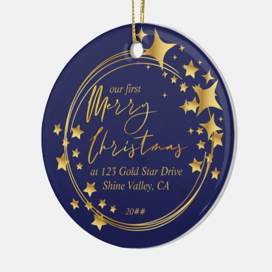 初めてのクリスマスの新しいホームフォトブルーと金ゴールドスター セラミックオーナメント (左)