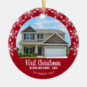 初めてのクリスマスの新しいホームフォトレッド セラミックオーナメント (正面)