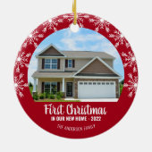 初めてのクリスマスの新しいホームフォトレッド セラミックオーナメント (裏面)