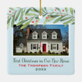 初めてのクリスマスの新しいホーム緑の写真 セラミックオーナメント (裏面)