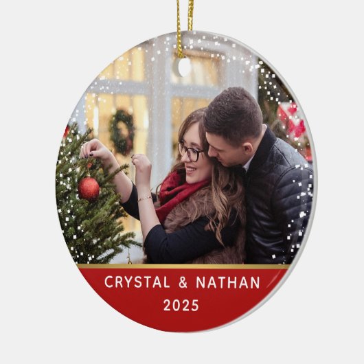 初めてのクリスマスの新しいホーム赤写真パーソナライズされた セラミックオーナメント (左)