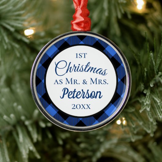 初めてのクリスマスの水牛の青い格子縞 メタルオーナメント (ツリー)