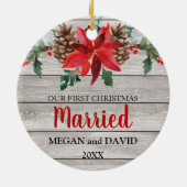 初めてのクリスマスの結婚したで素朴な冬の花 セラミックオーナメント (裏面)