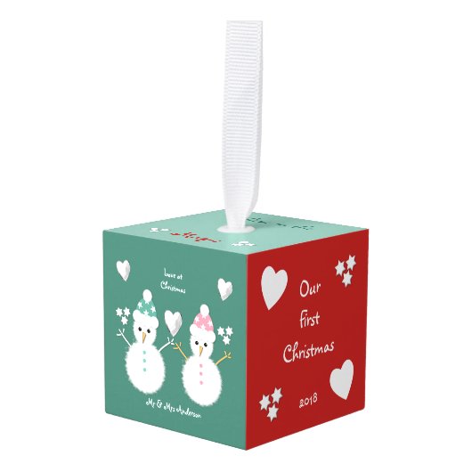 初めてのクリスマスの緑と赤の雪だるま写真 キューブオーナメント (正面アングル)