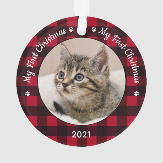 初めてのクリスマスの赤い格子縞の猫がペットの写真 オーナメント (裏面)